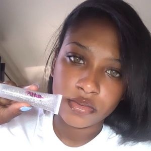 Meet your Posher, Naya